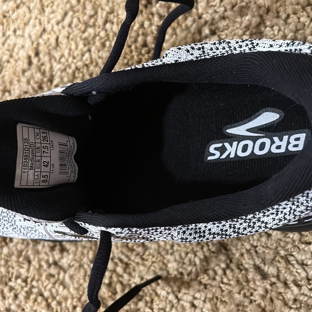 Running shoes - Picture 2 of 3